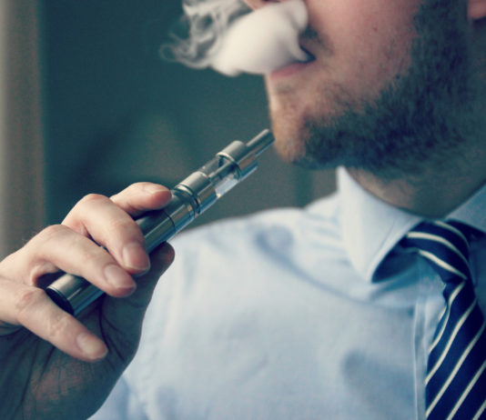 e-cigarettes, E-cigarettes tobacco, smoking, lungs cancer, smoke