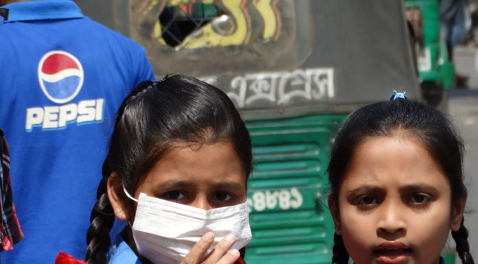 School kids wearing pollution mask