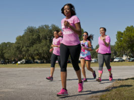 Runners support Breast Cancer Awareness