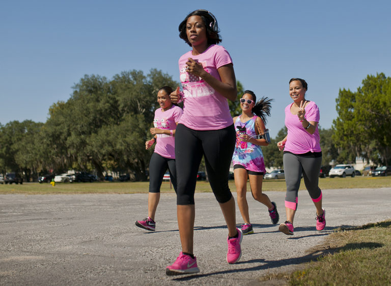 Runners support Breast Cancer Awareness
