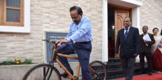 Dr Harsh Vardhan on cycle